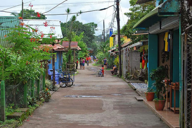 Visita al pueblo de Tortuguero